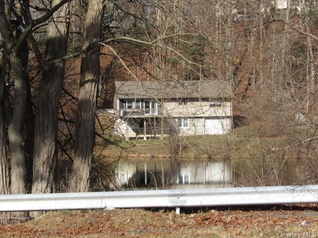 22 Old Greenville Tpke, Port Jervis NY  12771-2336 exterior