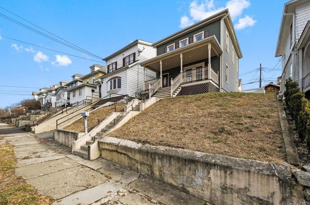 104 Prospect St, Newburgh NY  12550-4313 exterior