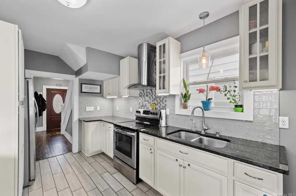 104 Prospect St, Newburgh NY  12550-4313 exterior