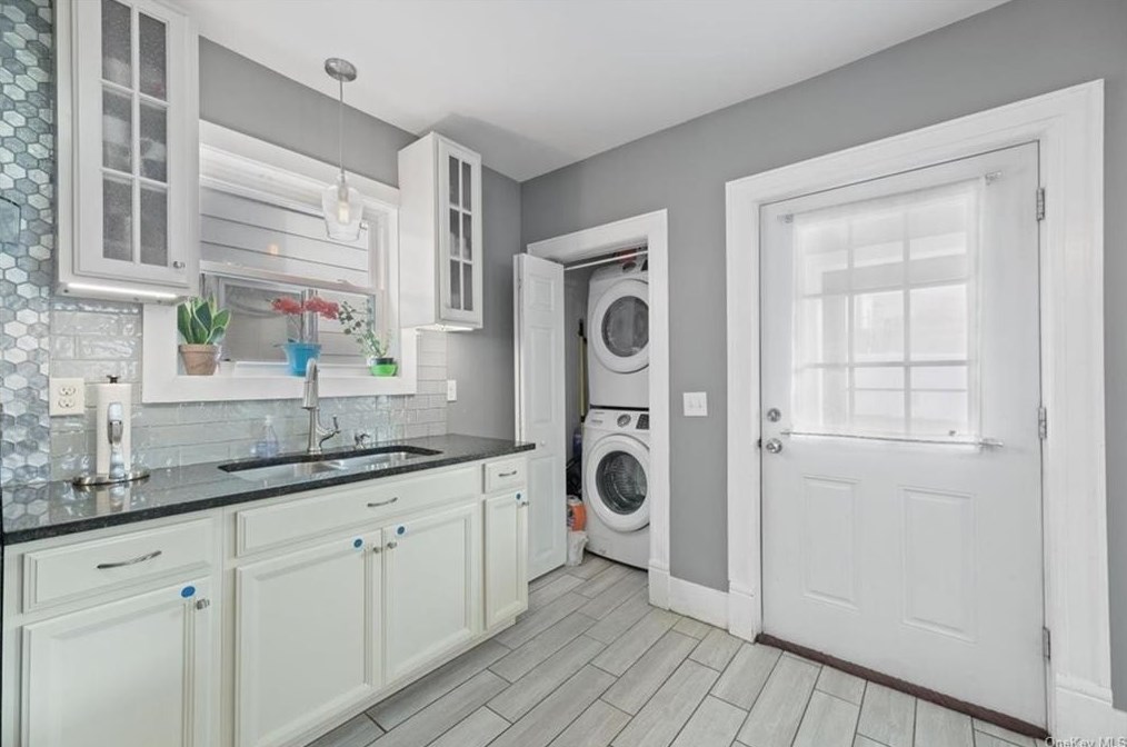 104 Prospect St, Newburgh NY  12550-4313 exterior