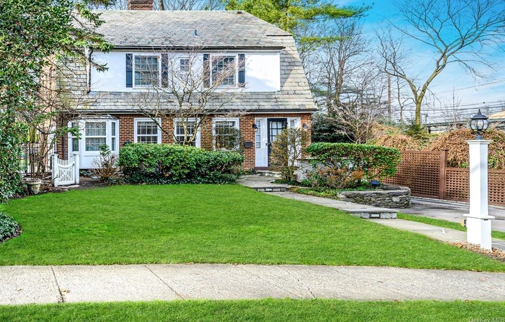 105 Pelhamdale Ave, New Rochelle, NY 10803
