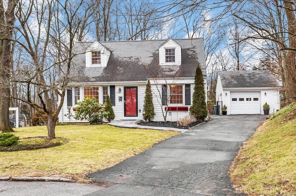 14 Yerks Ln, Crotonville, NY 10562