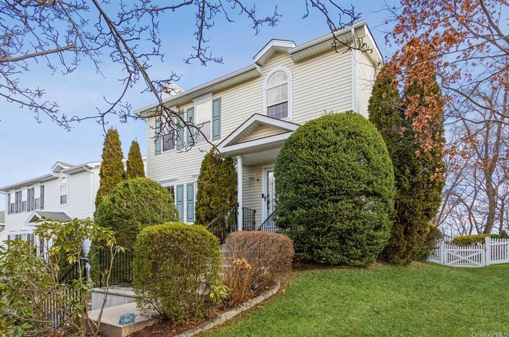 65 Greenvale Cir, White Plains, NY 10607