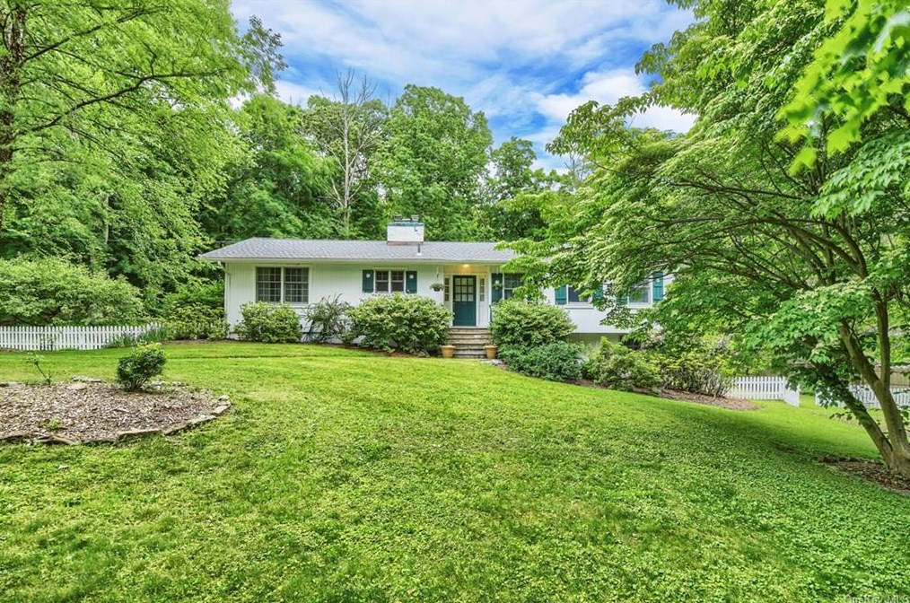 18 Kitchawan Rd, Scotts Corners, NY 10576