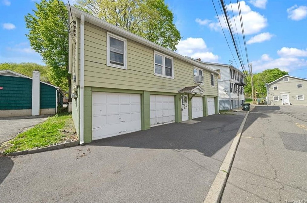 37 Lake St, Highland Falls, NY 10928