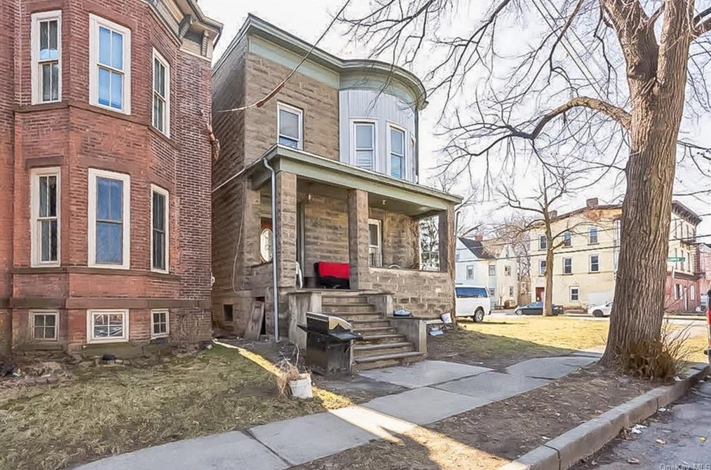 67 Courtney Ave, Newburgh, NY 12550-6303