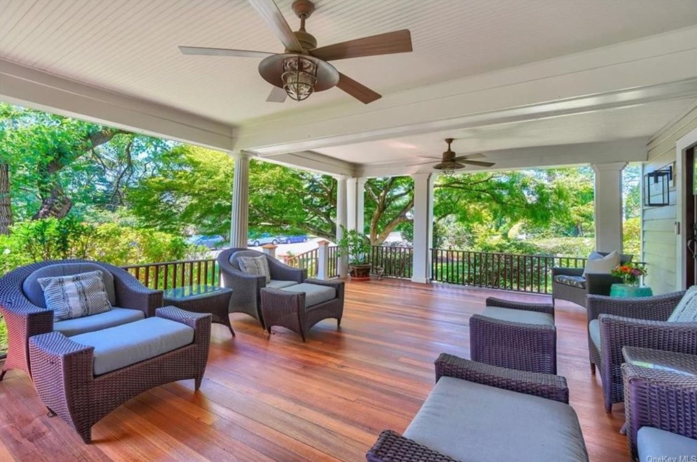 1 Castle View Ct, Rye Brook, NY 10573-1827