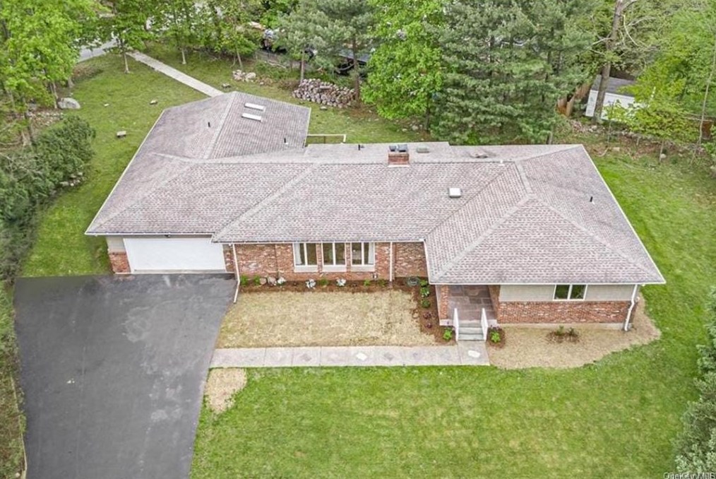 14 Bell Ct, Airmont, NY 10901