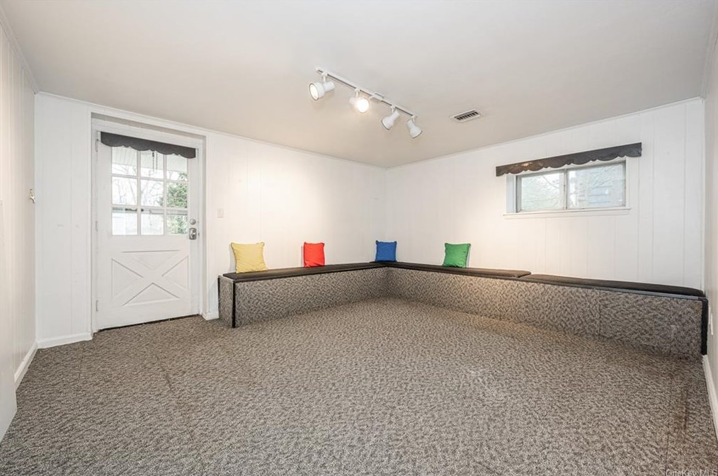 1 Country Ridge Cir, Rye Brook NY  10573-1040 exterior