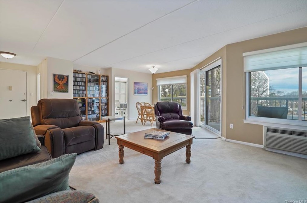 300 High Point Dr #111, Hartsdale, NY 10530
