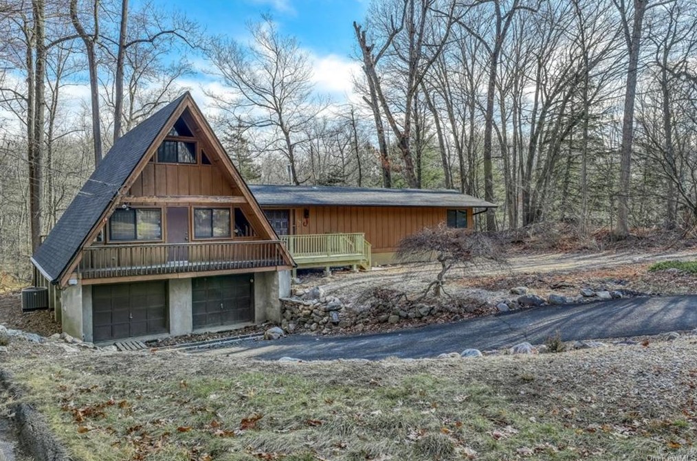 19 White Birch Dr, Mount Ivy, NY 10970