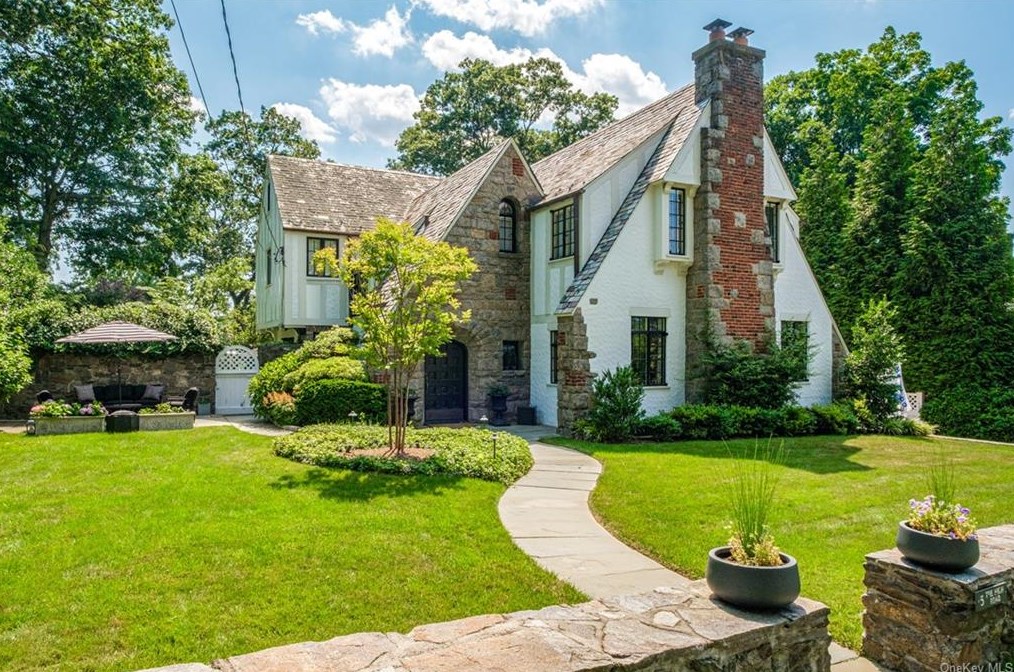 5 High Rd, Yonkers, NY 10708-4909