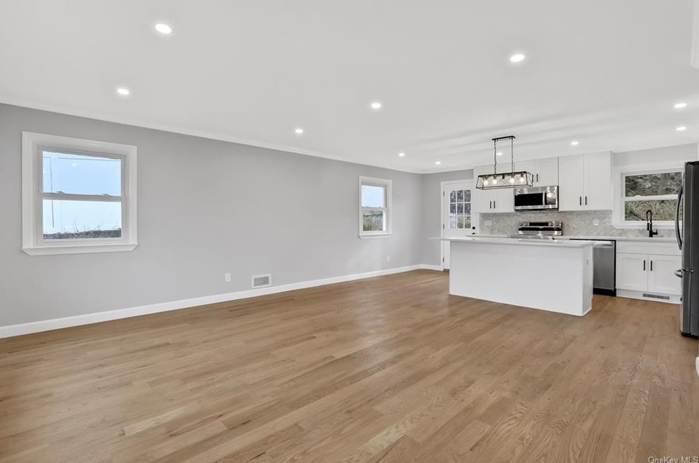 87 Ethelton Rd, White Plains, NY 10603