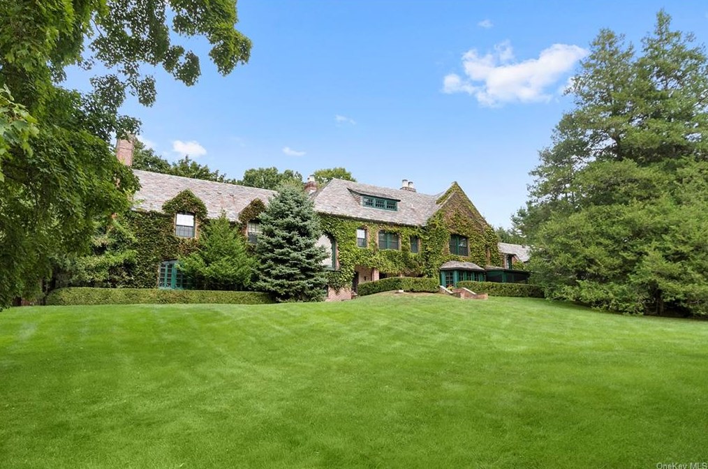 4 Whippoorwill Rd, Armonk, NY 10504