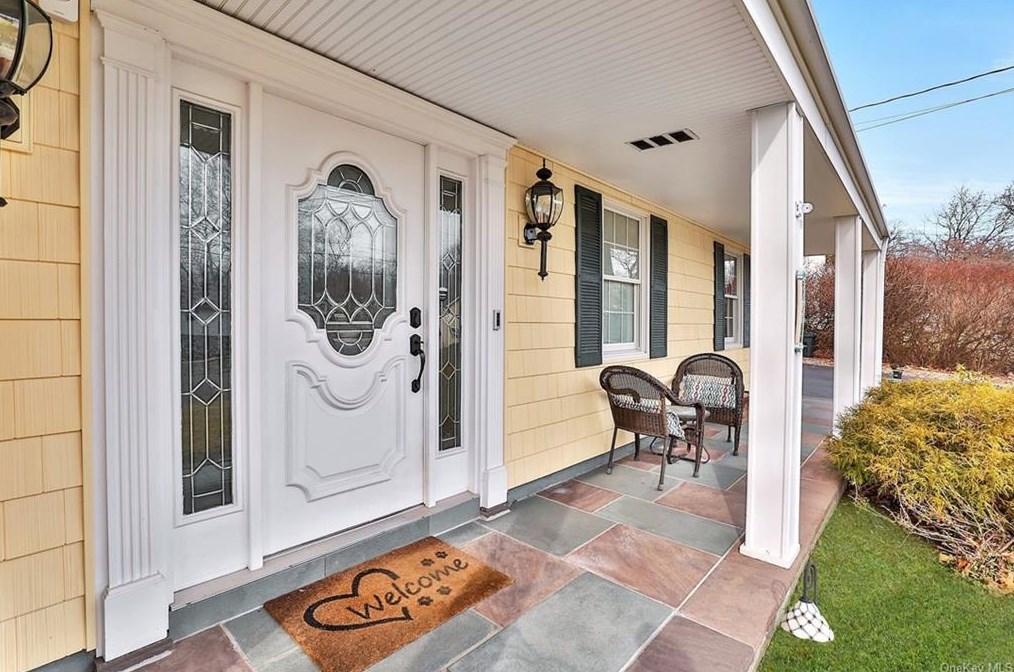 60 Howard Ave, Tappan, NY 10983-1008