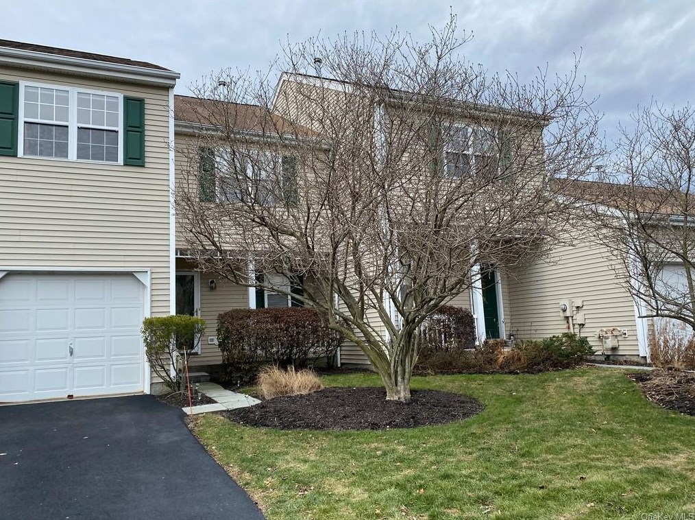 11 Bridgewater Way #11, Poughkeepsie, NY 12601