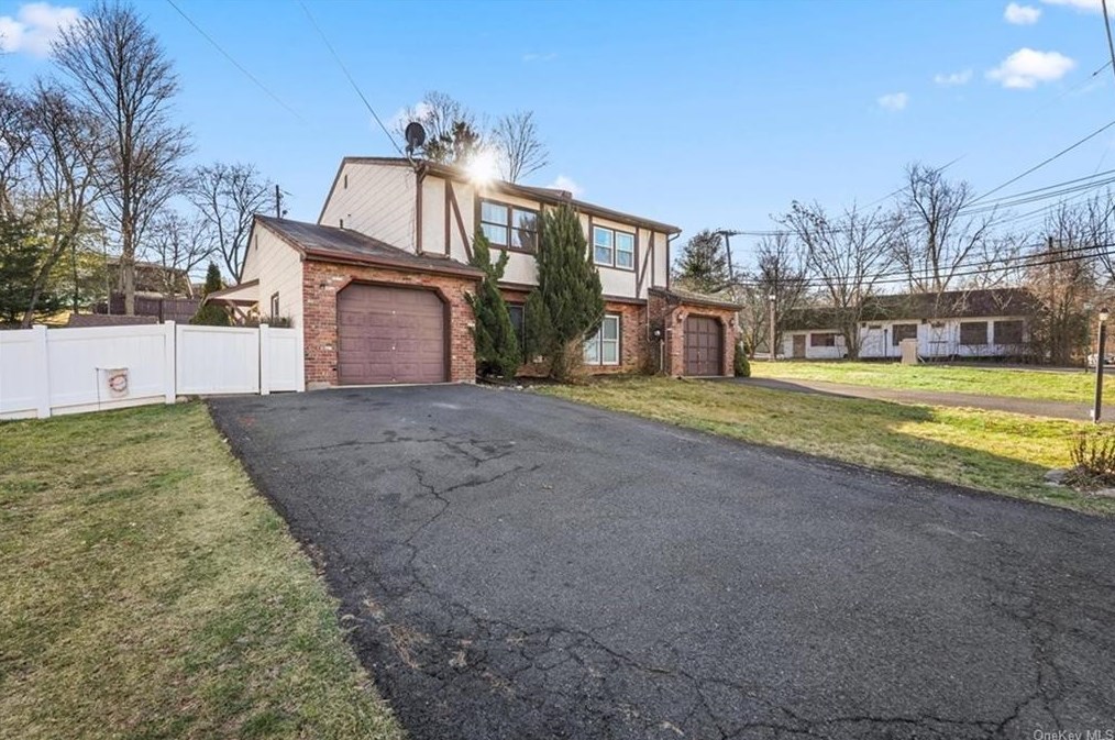 4 Green Ave, Valley Cottage, NY 10989