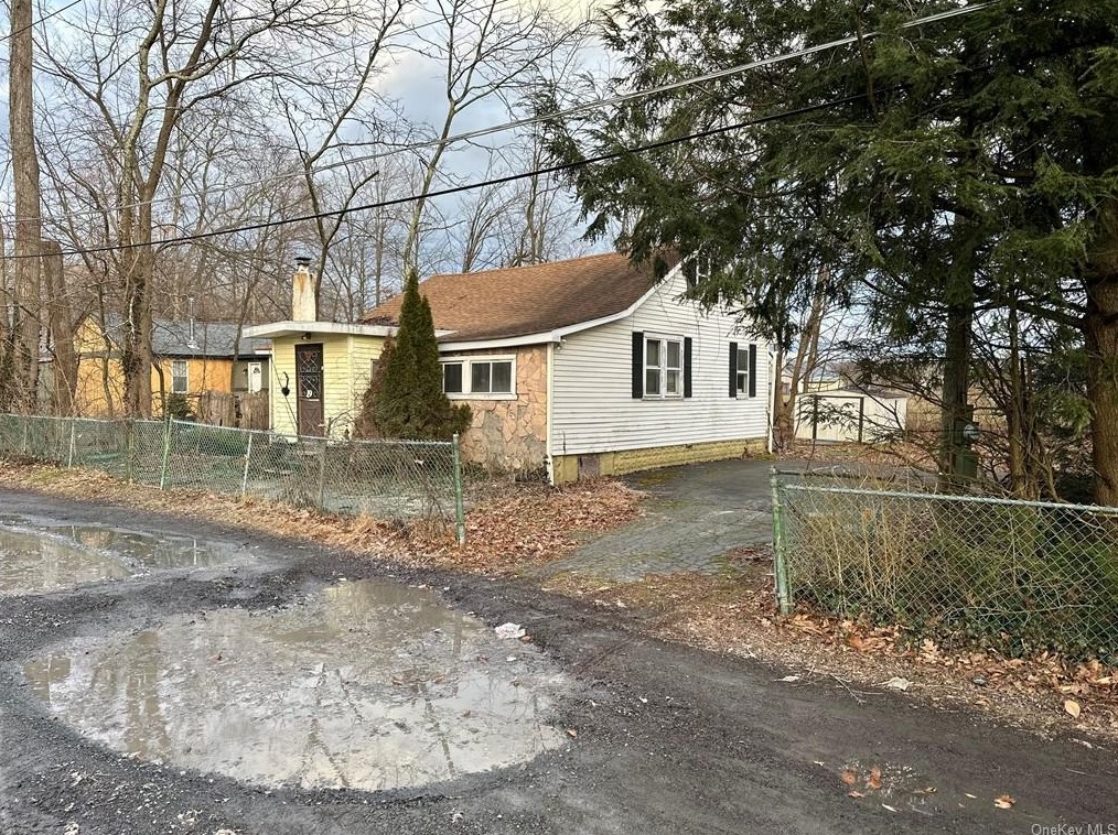 19 Birch St, Bloomingburg, NY 12721-3007