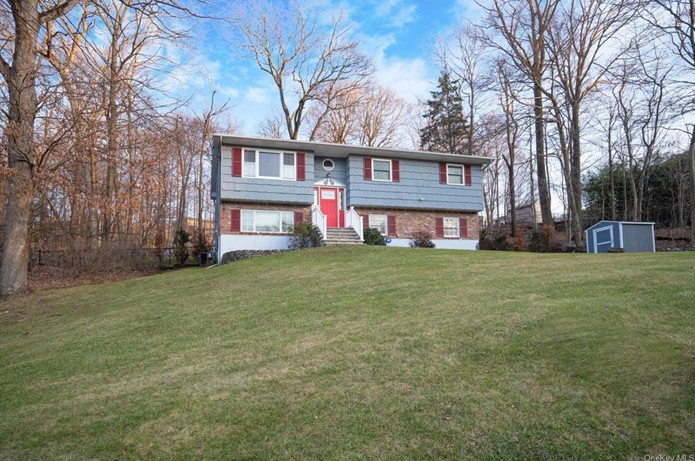 909 Ashland St, Valley Cottage, NY 10989