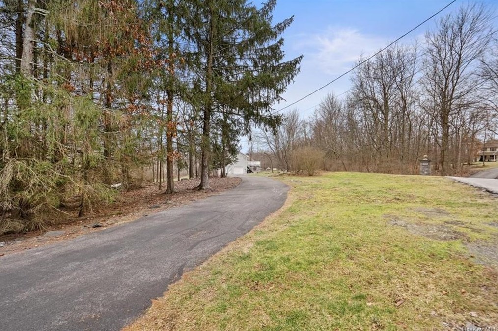 957 State Route 32, Wallkill NY  12589-4757 exterior