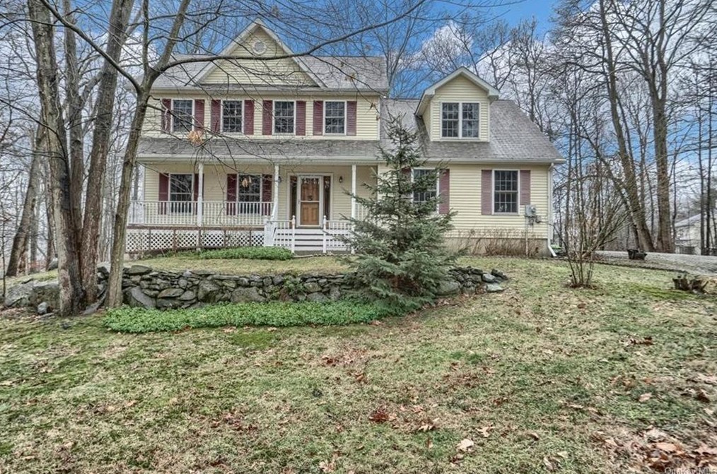 3 Melissa Ln, Highland Mills, NY 10930