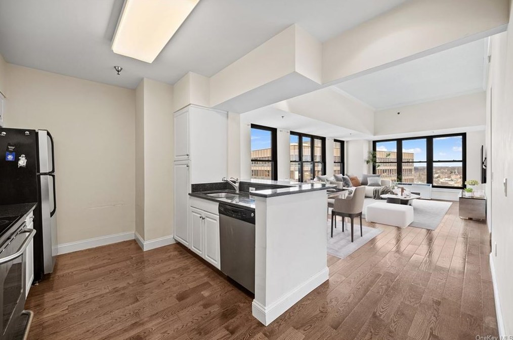 100 New Roc City Plz #201, New Rochelle, NY 10801