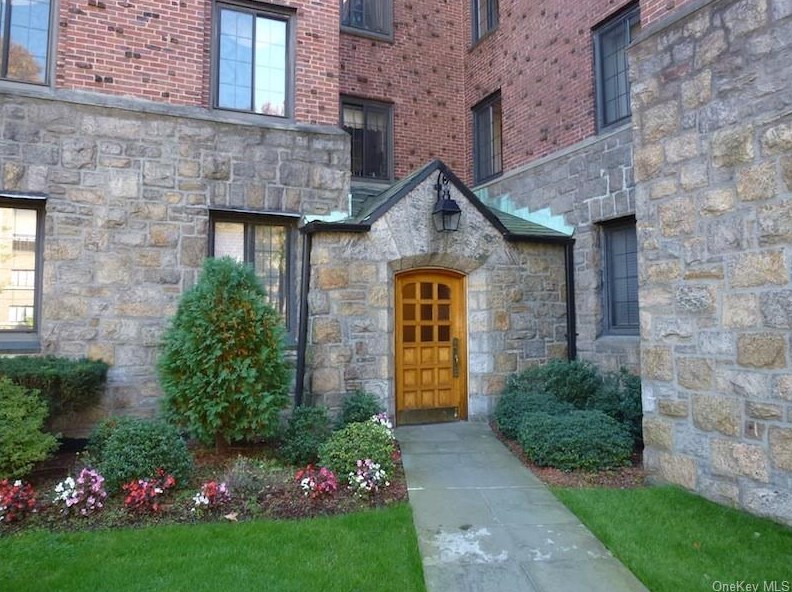 914 Wynnewood Rd #3n, New Rochelle, NY 10803