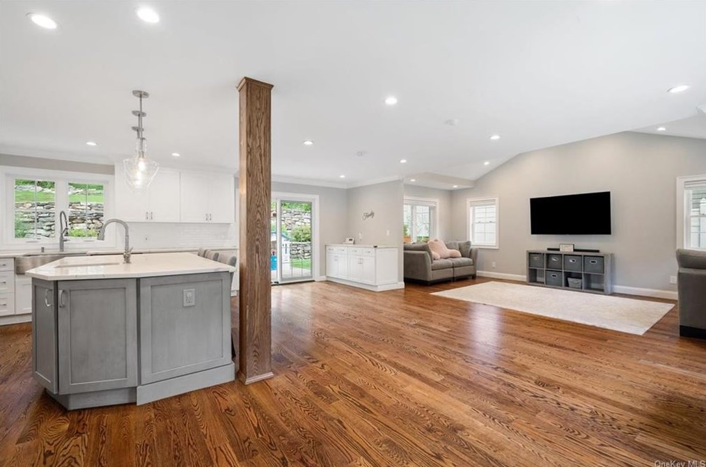 292 Pinebrook Blvd, New Rochelle, NY 10804