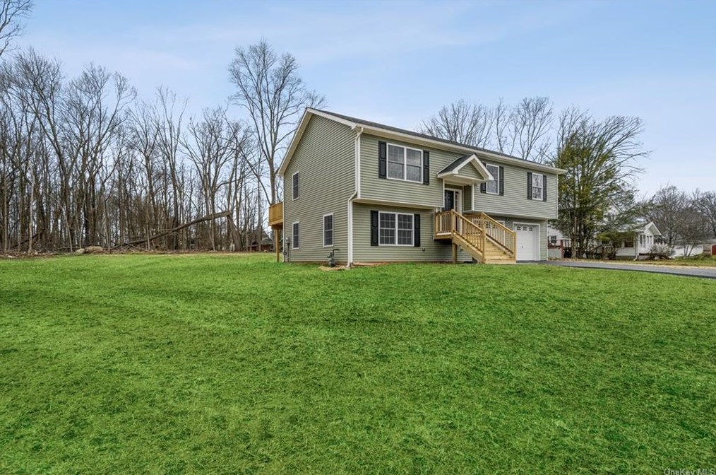 16 Pleasant Ave, Middletown, NY 10940