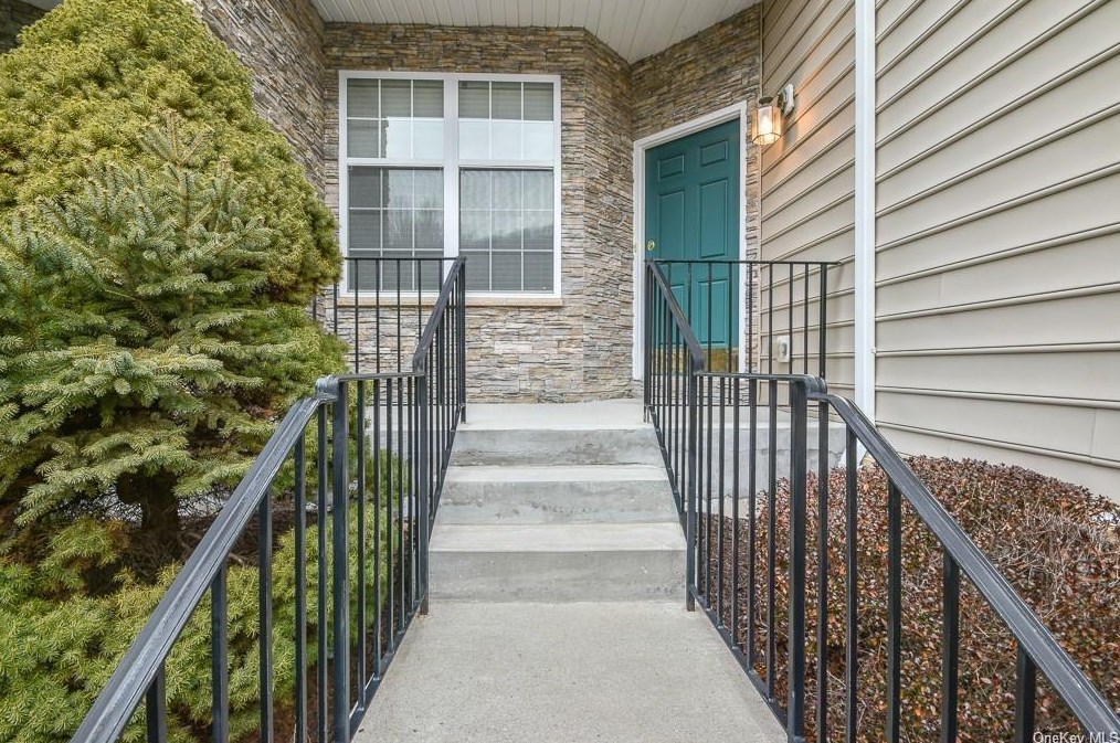 831 Huntington Dr #831, Fishkill, NY 12524