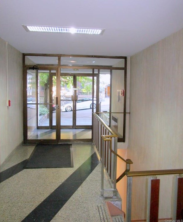 680 N Terrace Ave #5d, Mount Vernon, NY 10552