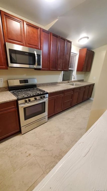 70 Glenwood Ave #1st Fl, Yonkers, NY 10701