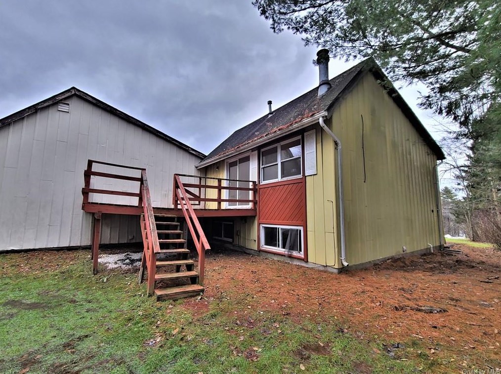 32 Laura Ln, Kiamesha Lake, NY 12751-5040