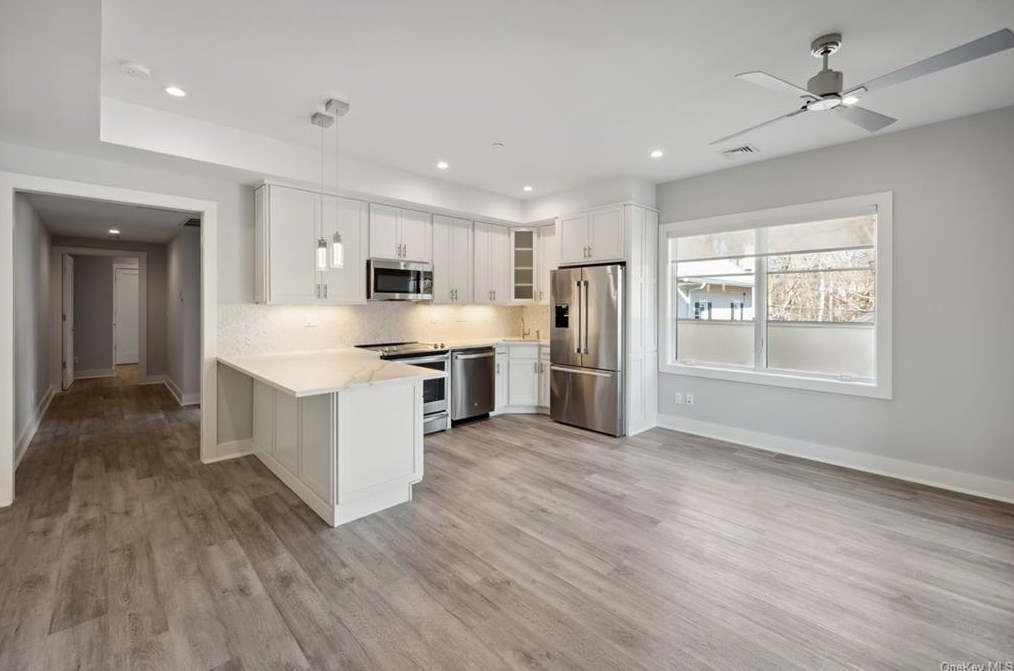 355 Phillips Park Rd #203, Mamaroneck, NY 10543