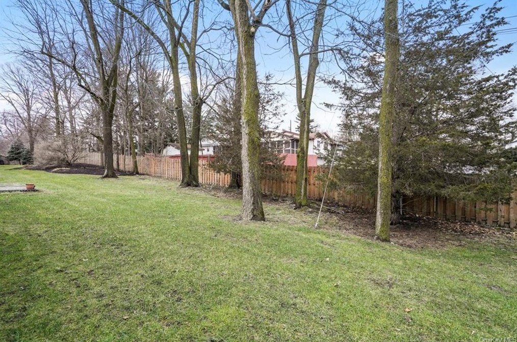 24 Butler Dr, Goshen NY  10924-2416 exterior
