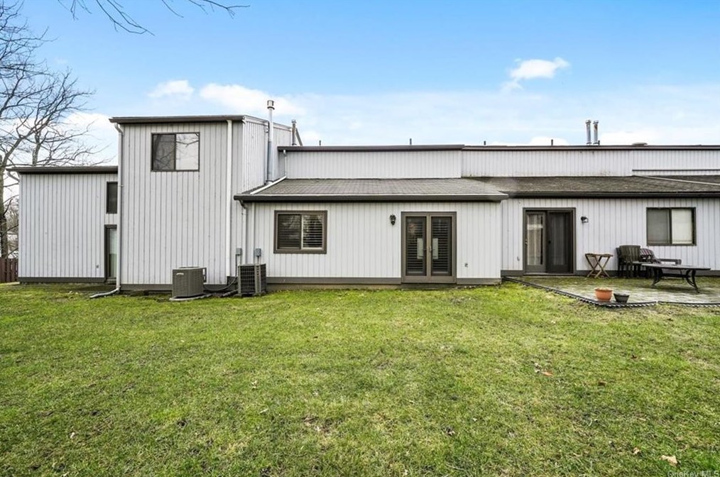 24 Butler Dr, Goshen NY  10924-2416 exterior