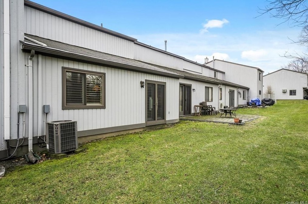 24 Butler Dr, Goshen NY  10924-2416 exterior