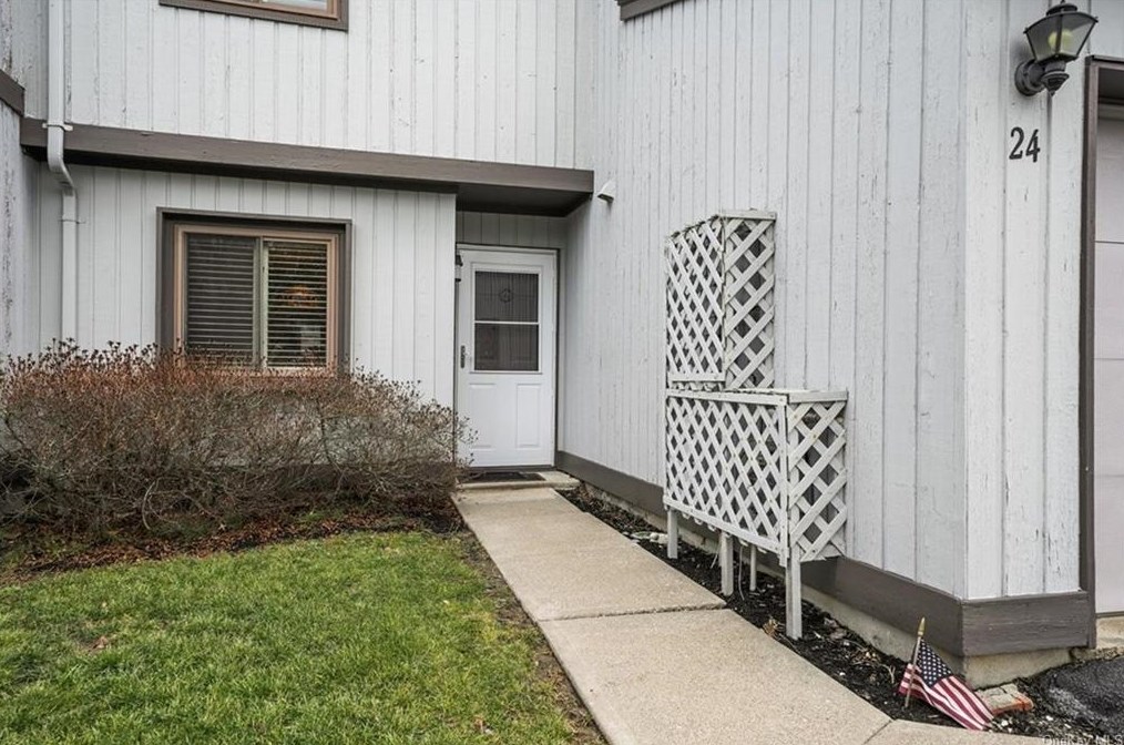 24 Butler Dr, Goshen, NY 10924-2416