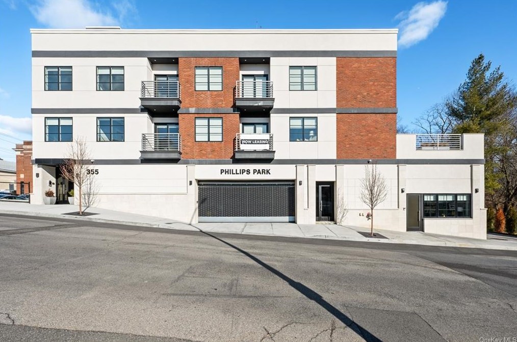 355 Phillips Park Rd #202, Mamaroneck, NY 10543