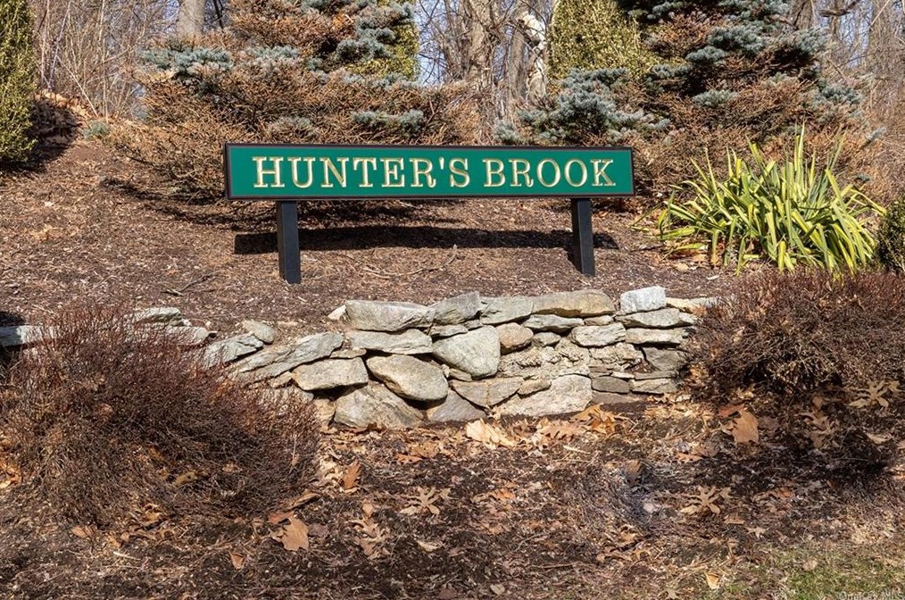 32 Acorn Ln, Yorktown Hgts, NY 10598