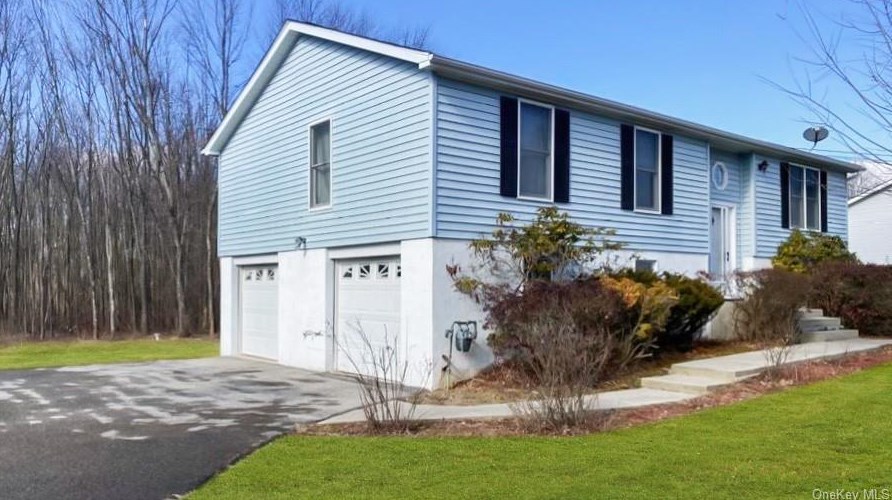 157 Lakeside Rd, Newburgh, NY 12550-5711