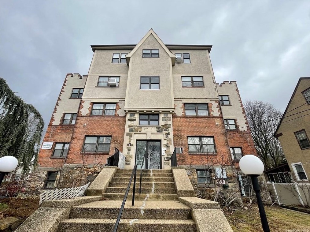 3 Sherman Ave #8, Mount Vernon, NY 10552