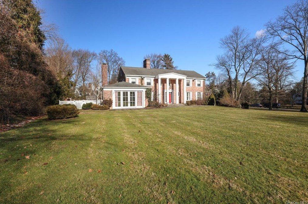 3 Purchase Ln, Rye, NY 10580-1816