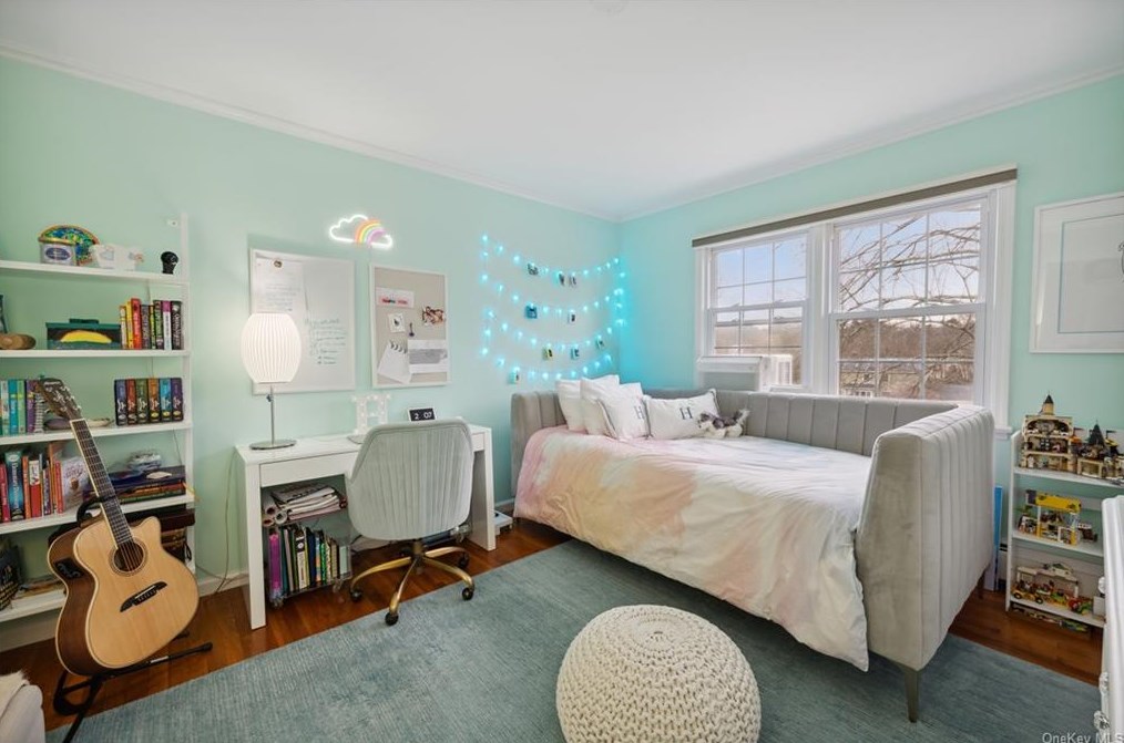 4 Grayrock Pk Rd, Mount Kisco NY  10549-3631 exterior