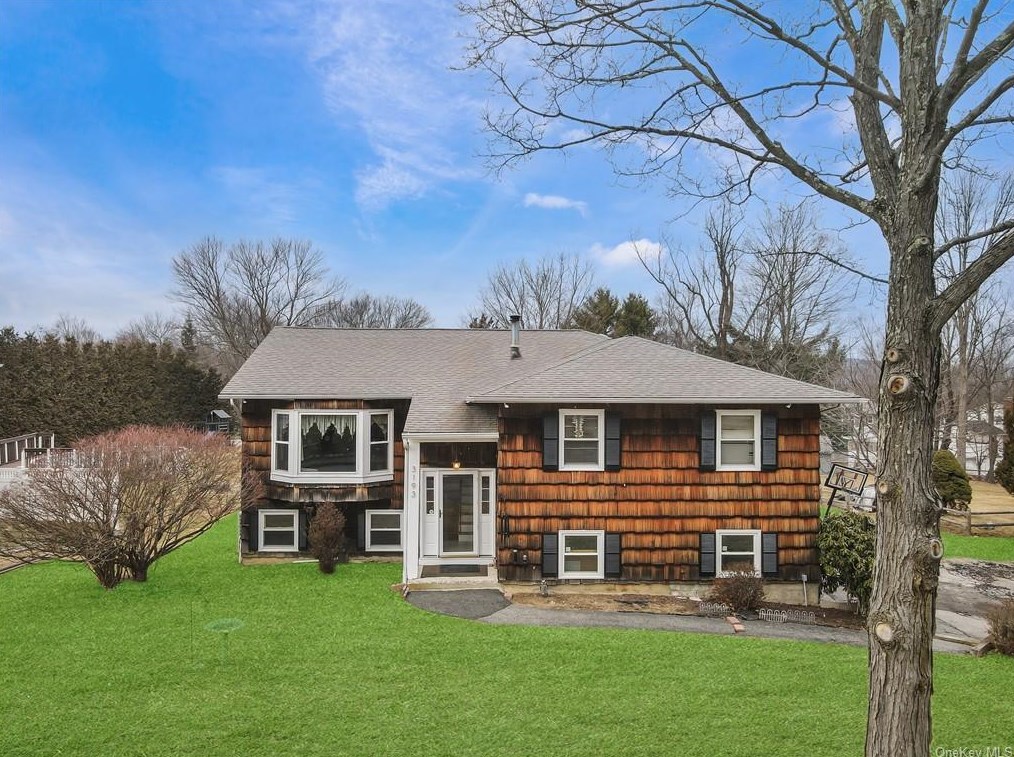 3193 Amelia Dr, Mohegan Lake, NY 10547