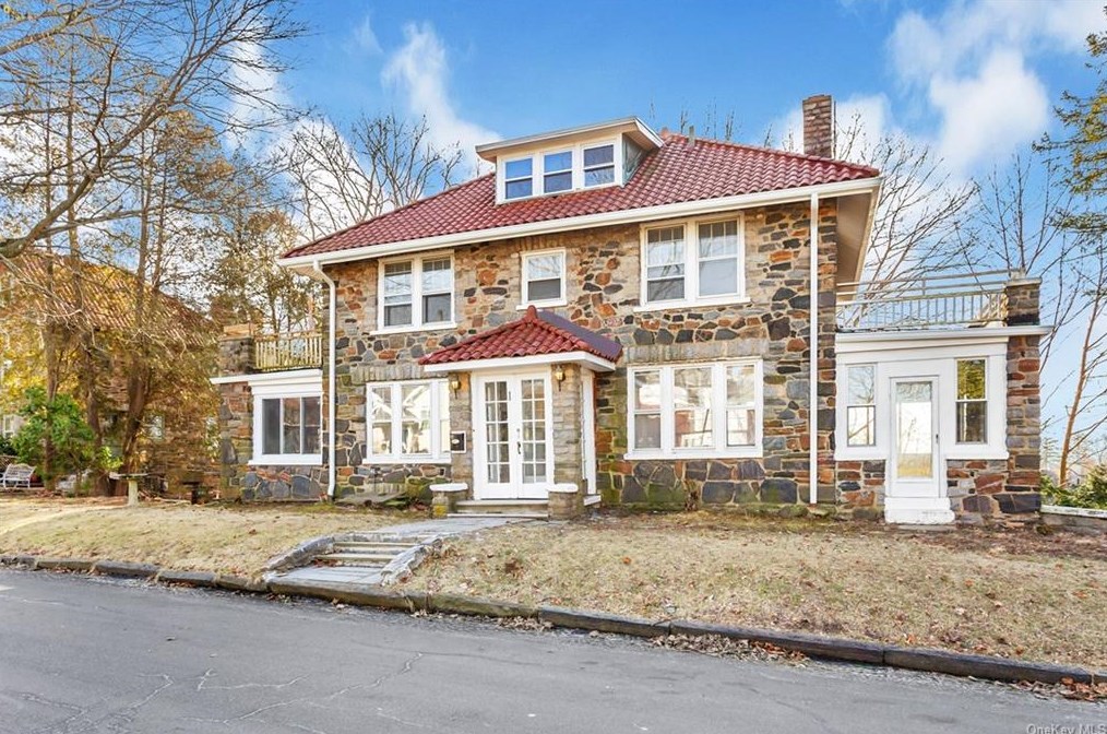1 Highview Pl, White Plains, NY 10604