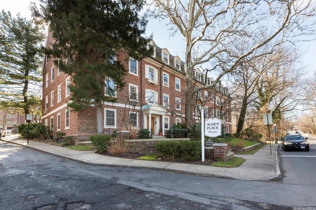 6 Alden Pl, Yonkers, NY 10708-4821