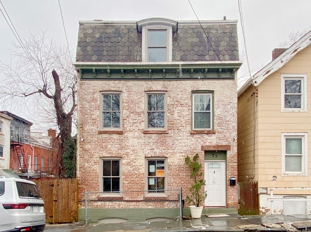 23 Farrington St, Newburgh, NY 12550