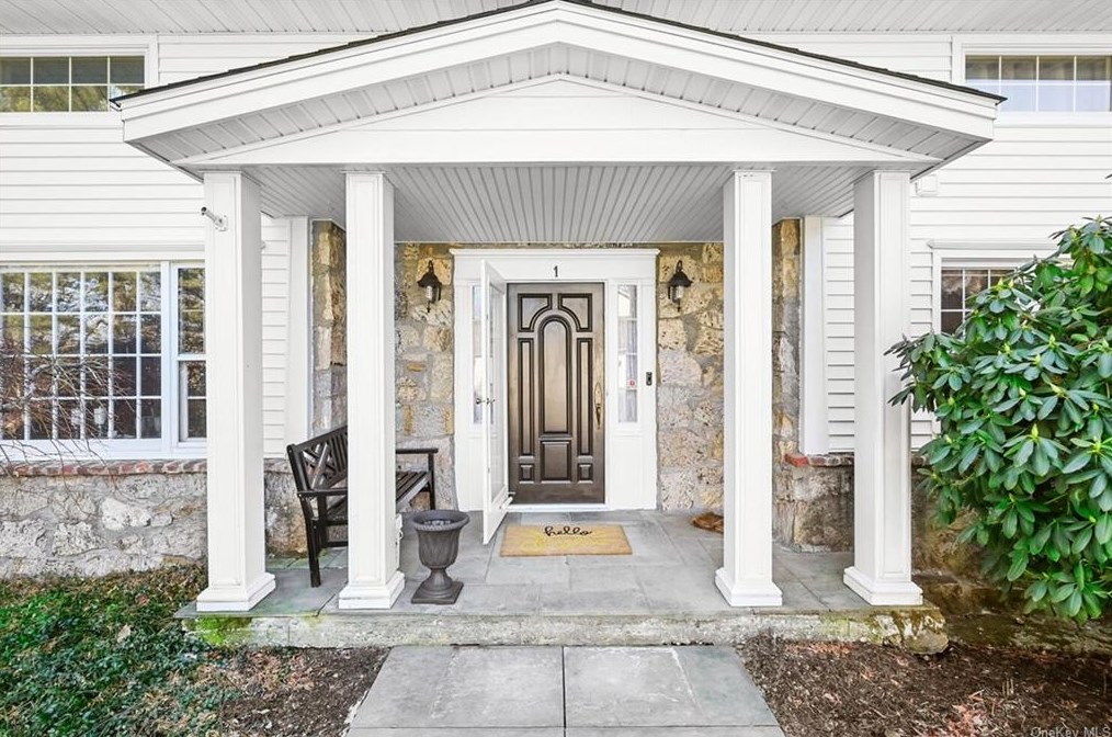 1 Hillside Trail, Mahopac, NY 10541