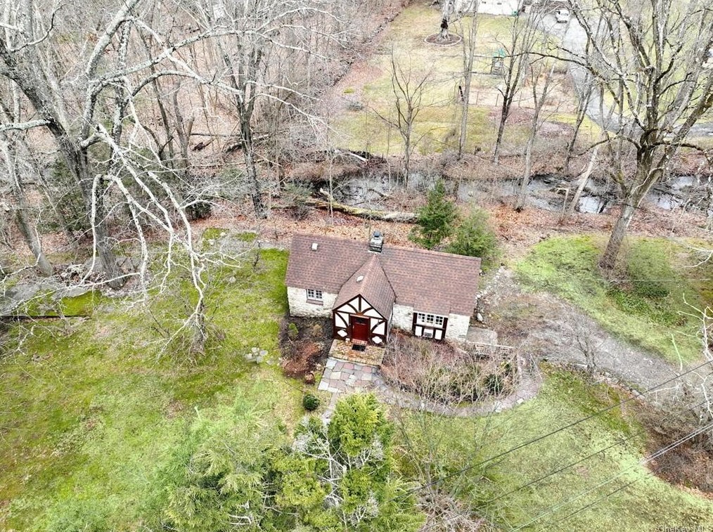 9 Bayard Ln N, Airmont, NY 10901